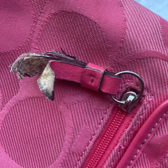 Coach, cross body, large size and in beautiful pink, messenger handbag. - Picture 15 of 15